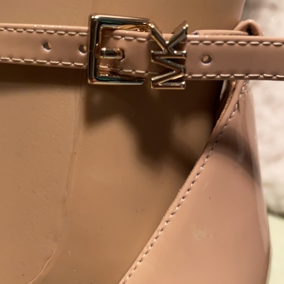 MICHEAL KORS “AVA” HEELED STRAPPY BUCKLED SANDALS - Picture 3 of 10